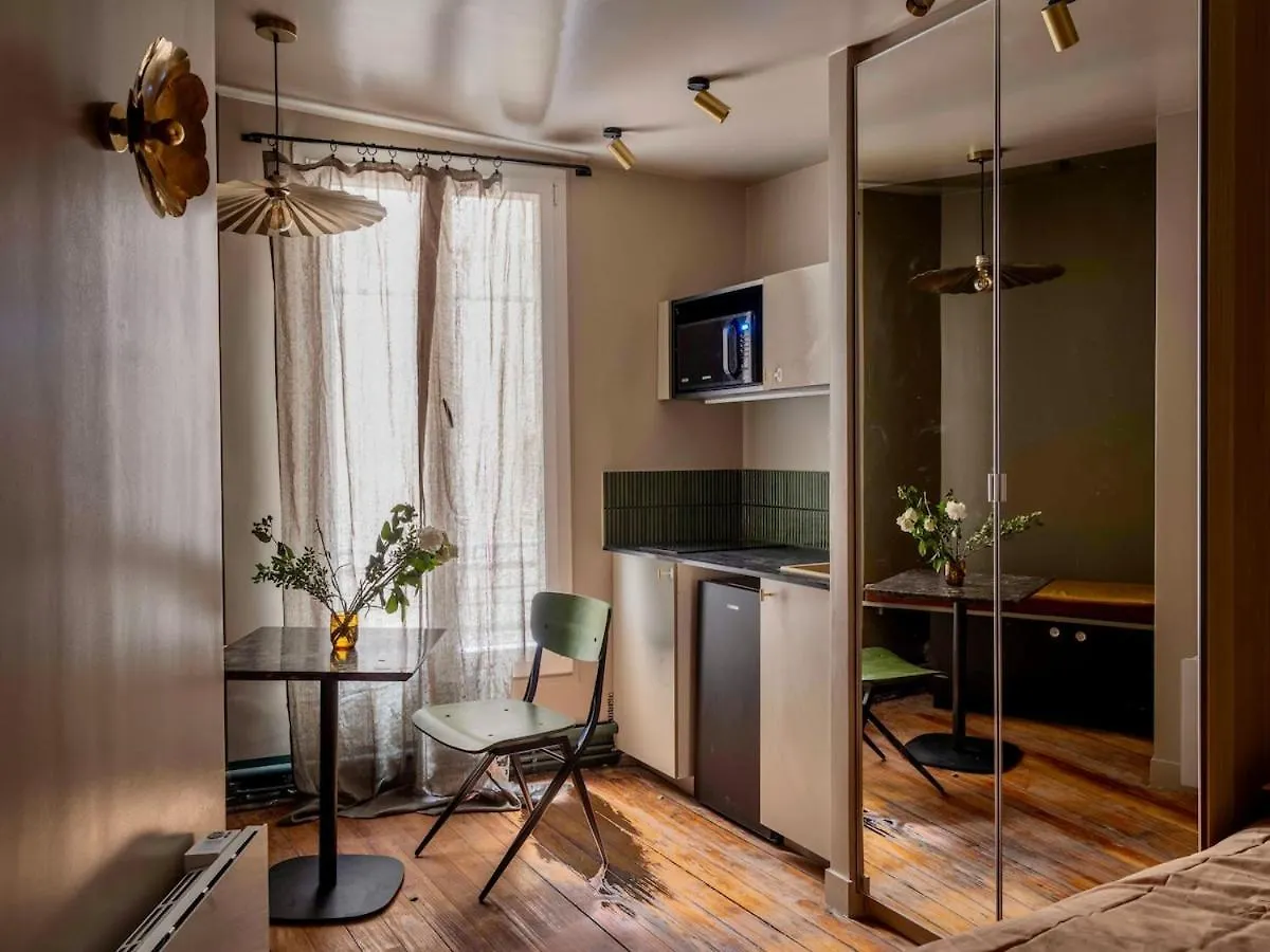Lovely Studio In The Heart Of Montmartre Paris